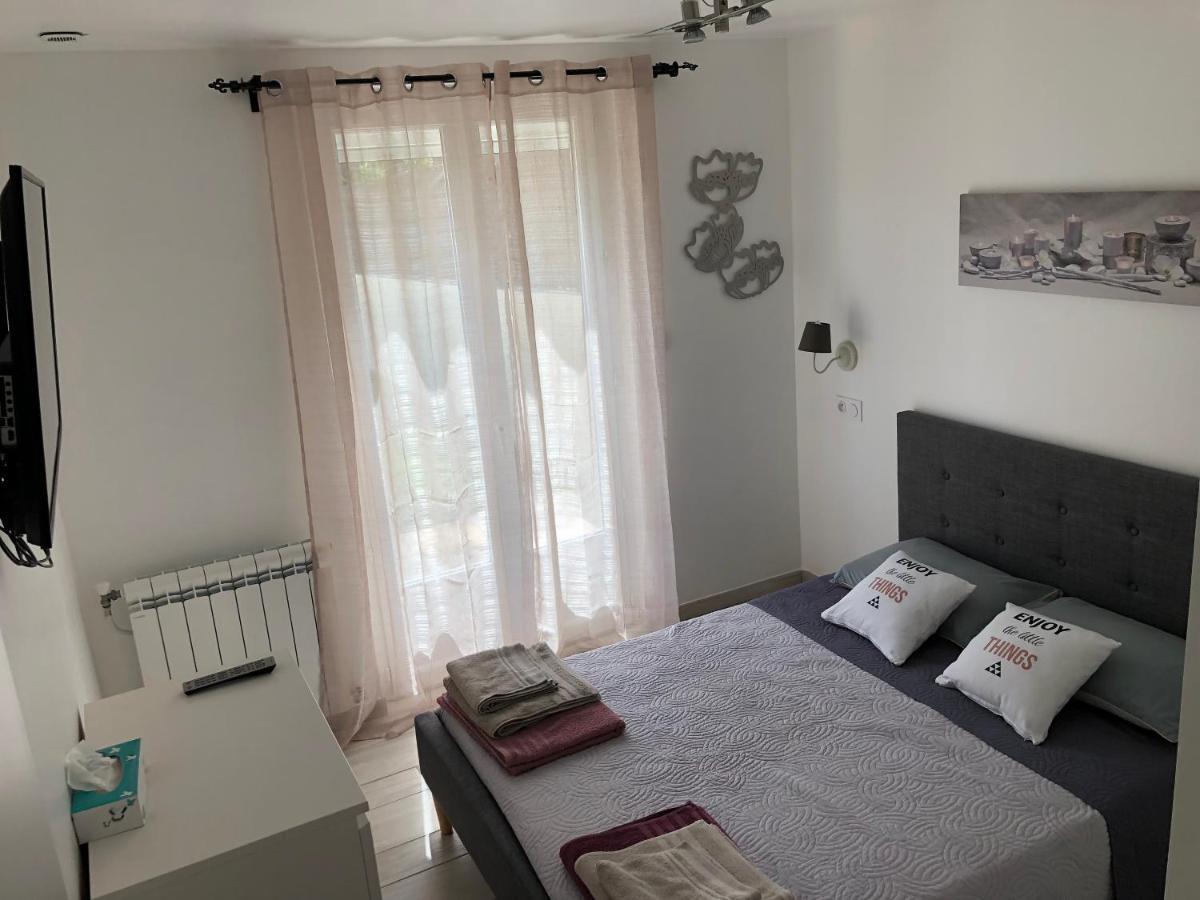 Vila Au Milieu Des Piboules De Provence. LʼIsle-sur-la-Sorgue Exteriér fotografie